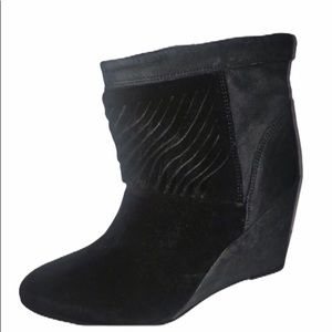 Steve Madden Booties 100% suede and leather / New without Box